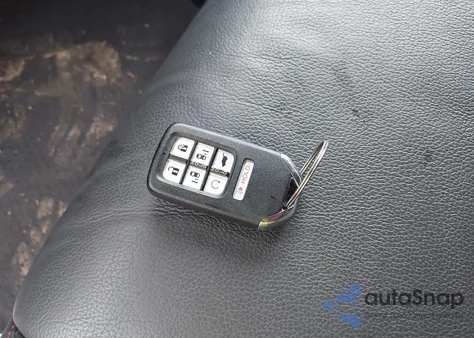 2023 Honda Odyssey Sport z USA, uszkodzony, nr VIN 5FNRL6H76PB022180